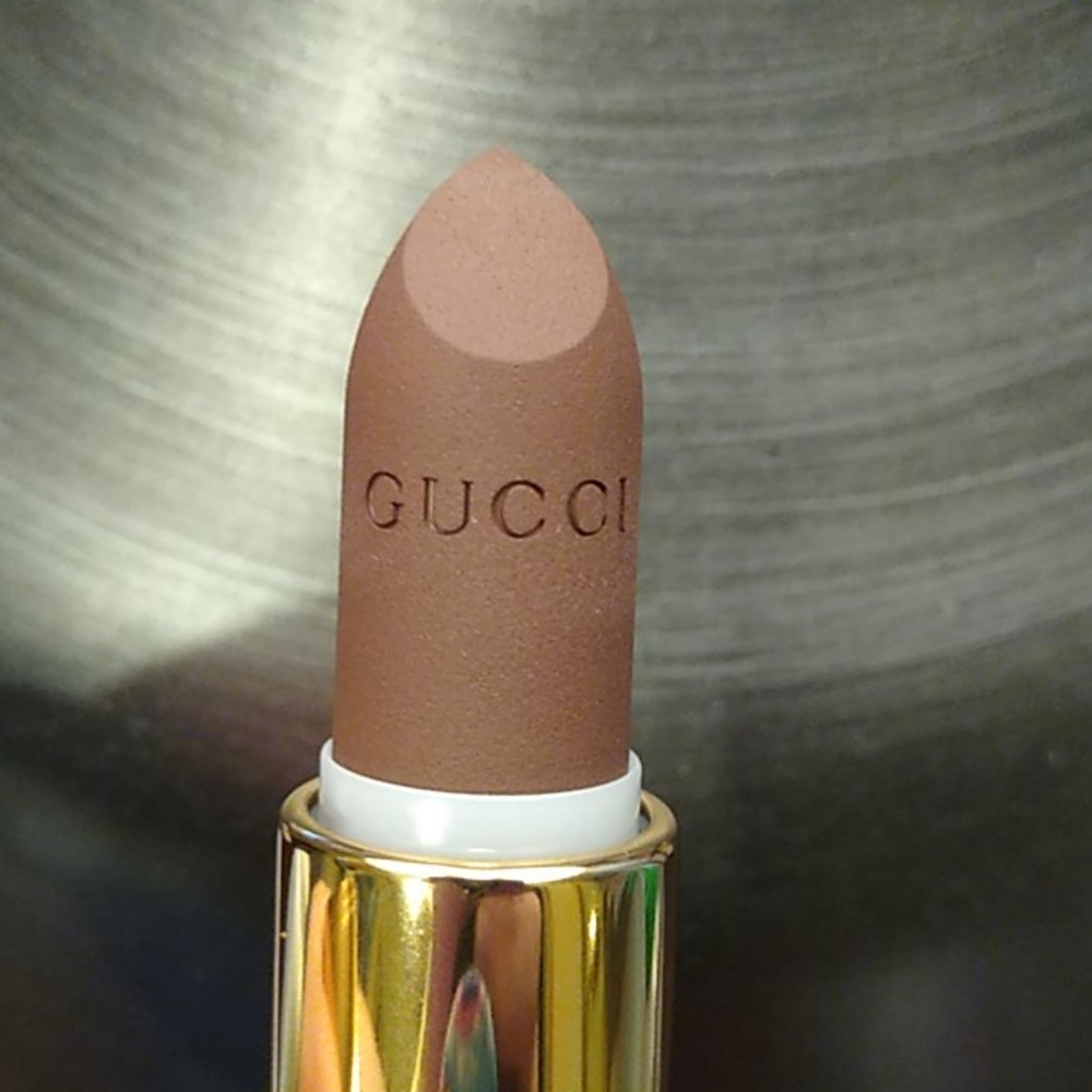 Gucci lipstick mat tacey hazel 106